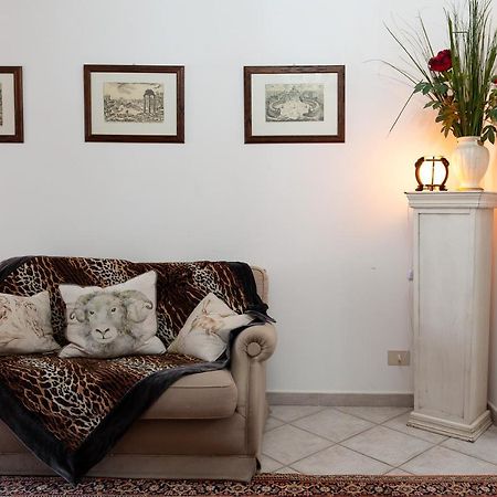 Favoloso Appartamento In Villa Monterosi Экстерьер фото
